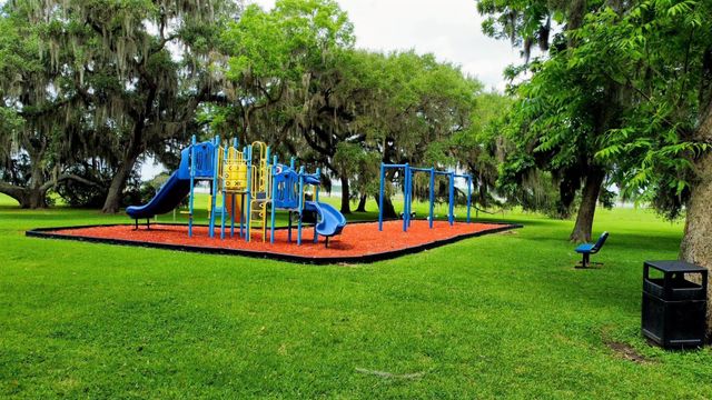 118 Pony Trail, Angleton, TX 77515