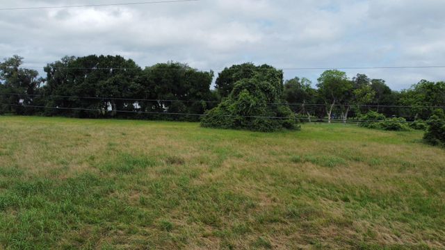 118 Pony Trail, Angleton, TX 77515
