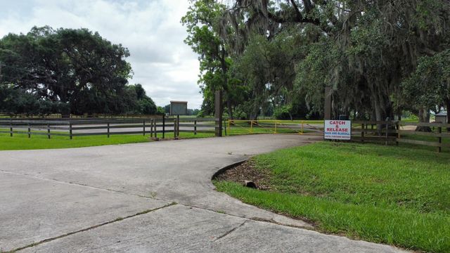 118 Pony Trail, Angleton, TX 77515