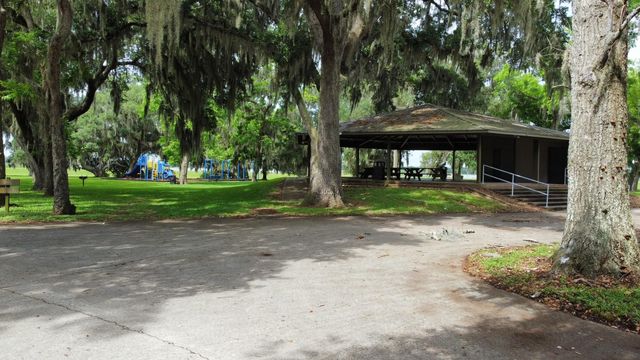 118 Pony Trail, Angleton, TX 77515