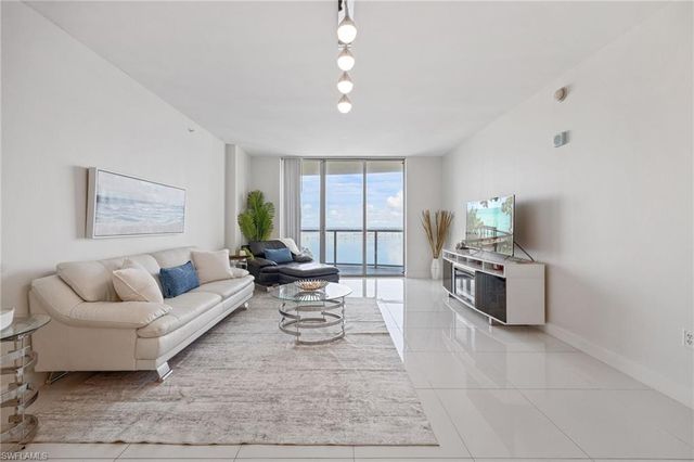 3000 Oasis Grand BLVD 1705, Fort Myers, FL 33916