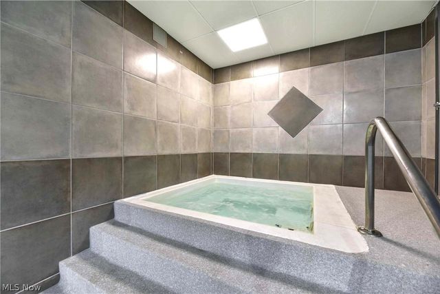 12500 Edgewater Drive 1202, Lakewood, OH 44107