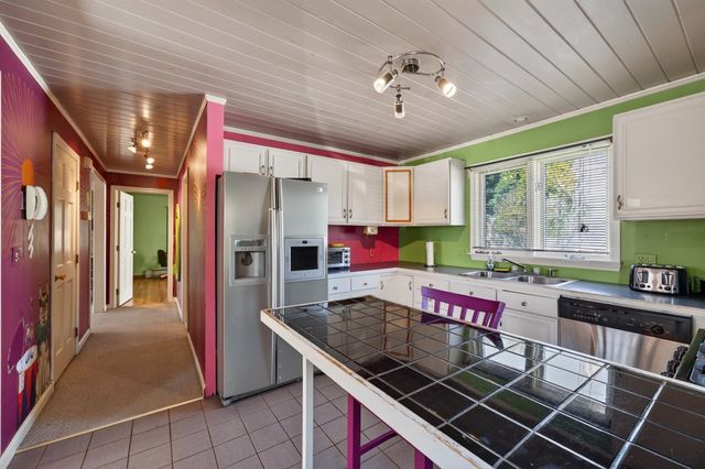 52 Donny Dr, New Bedford, MA 02740