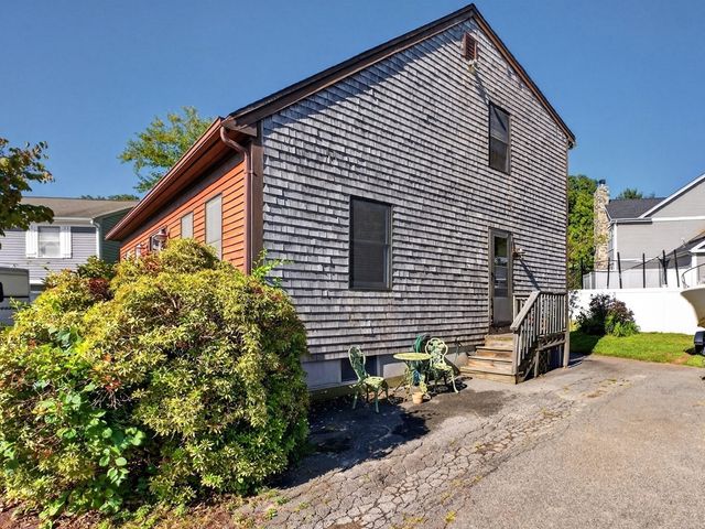 52 Donny Dr, New Bedford, MA 02740