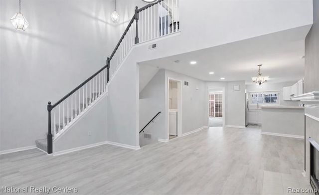 16878 Farmington Road, Livonia, MI 48154