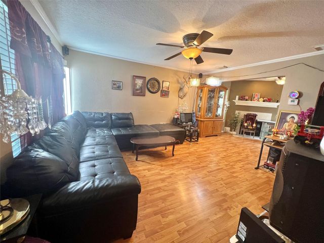 155 Green Isle Avenue, Dickinson, TX 77539