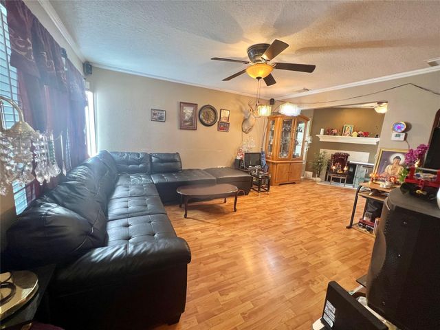 155 Green Isle Avenue, Dickinson, TX 77539