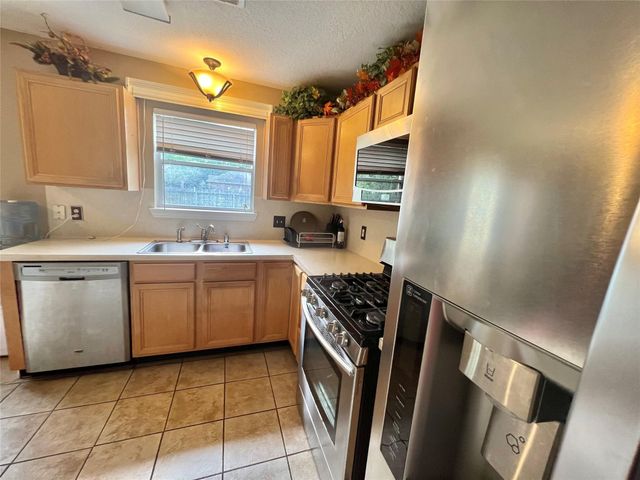 155 Green Isle Avenue, Dickinson, TX 77539