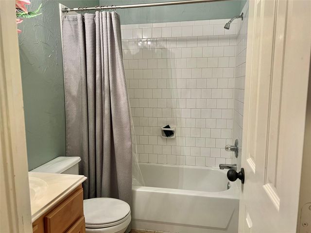 155 Green Isle Avenue, Dickinson, TX 77539