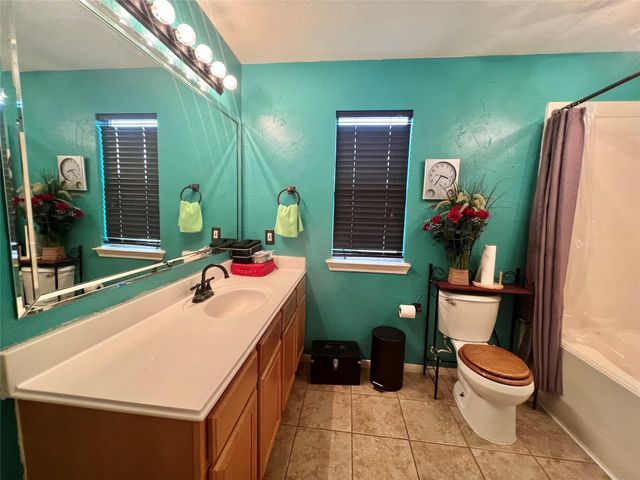 155 Green Isle Avenue, Dickinson, TX 77539