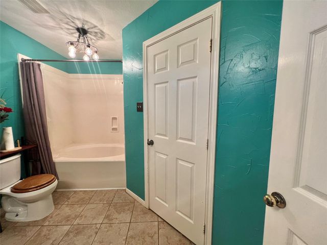 155 Green Isle Avenue, Dickinson, TX 77539