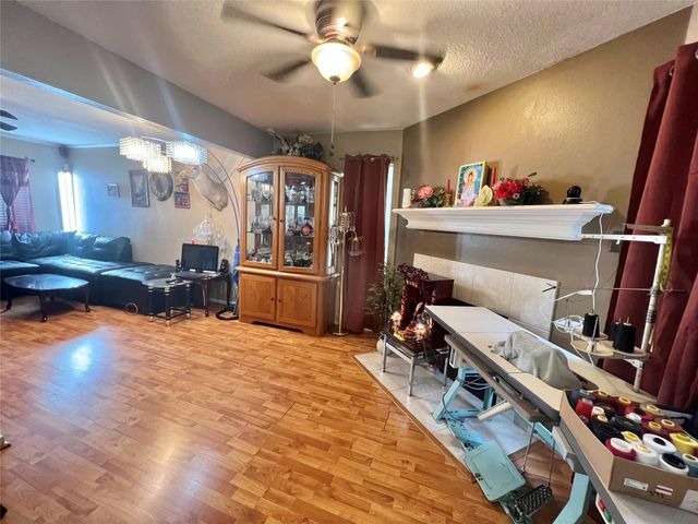 155 Green Isle Avenue, Dickinson, TX 77539