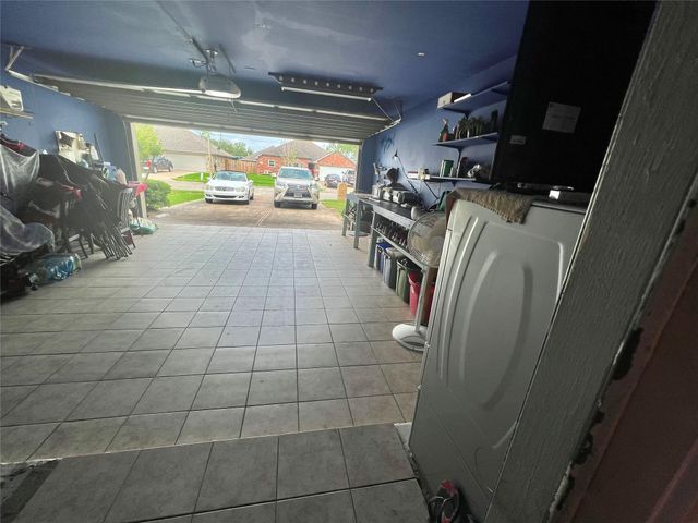 155 Green Isle Avenue, Dickinson, TX 77539