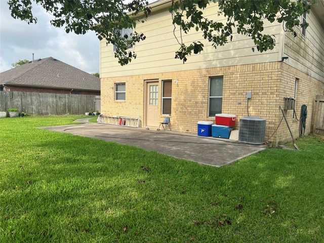 155 Green Isle Avenue, Dickinson, TX 77539