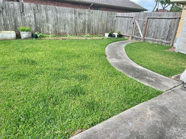 155 Green Isle Avenue, Dickinson, TX 77539