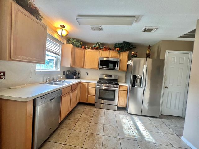 155 Green Isle Avenue, Dickinson, TX 77539