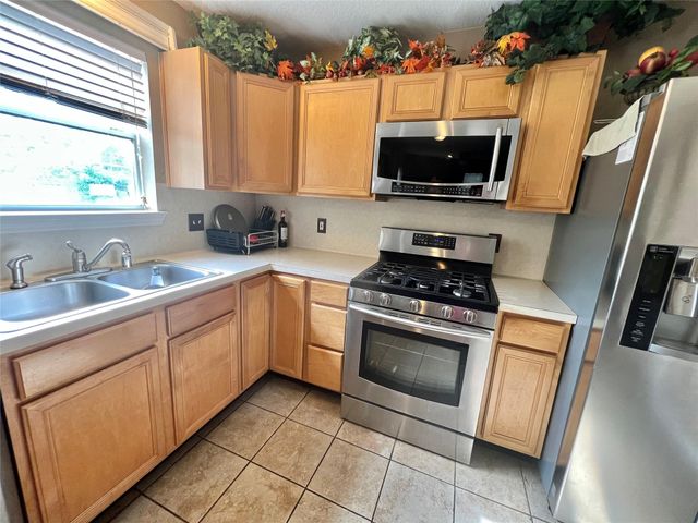 155 Green Isle Avenue, Dickinson, TX 77539