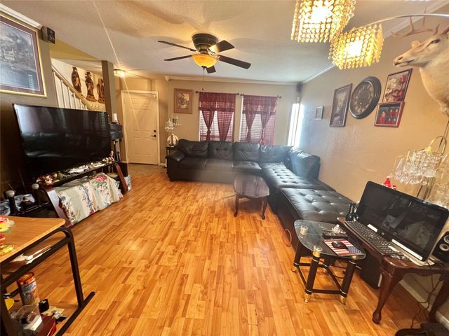 155 Green Isle Avenue, Dickinson, TX 77539