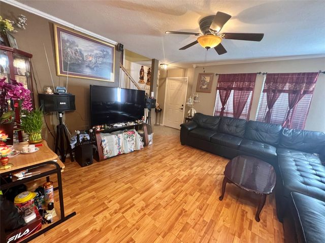 155 Green Isle Avenue, Dickinson, TX 77539