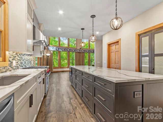 52 Mountain Park Drive, Mars Hill, NC 28754