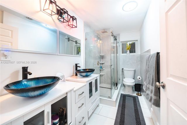 1101 NE 5th St, Hallandale Beach, FL 33009