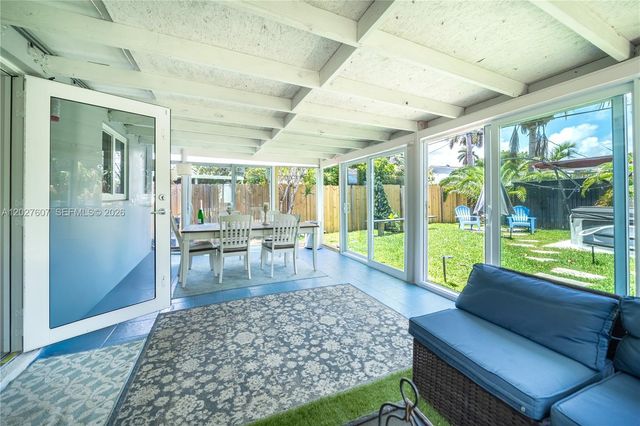1101 NE 5th St, Hallandale Beach, FL 33009