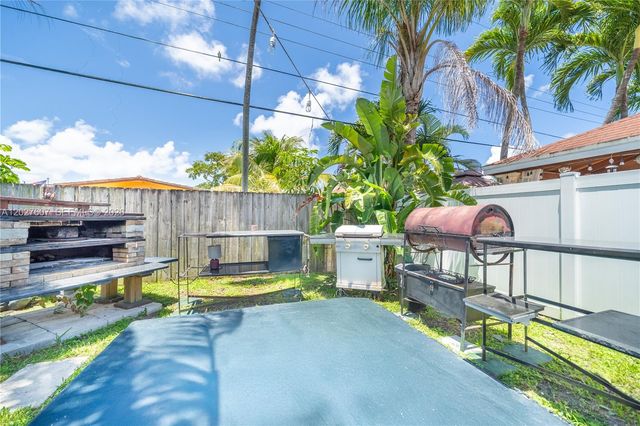 1101 NE 5th St, Hallandale Beach, FL 33009