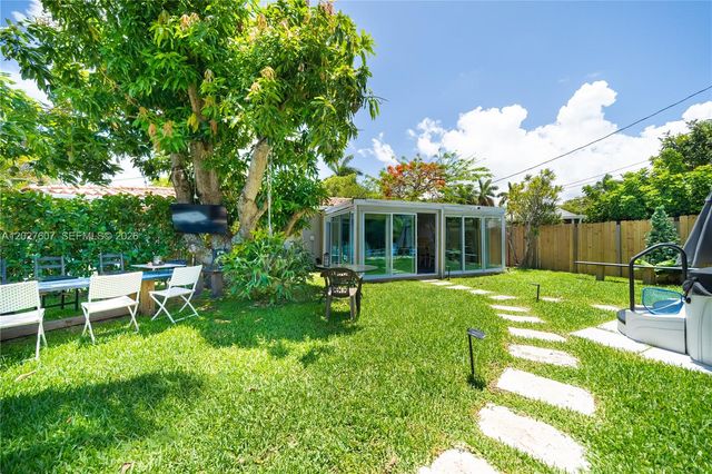 1101 NE 5th St, Hallandale Beach, FL 33009