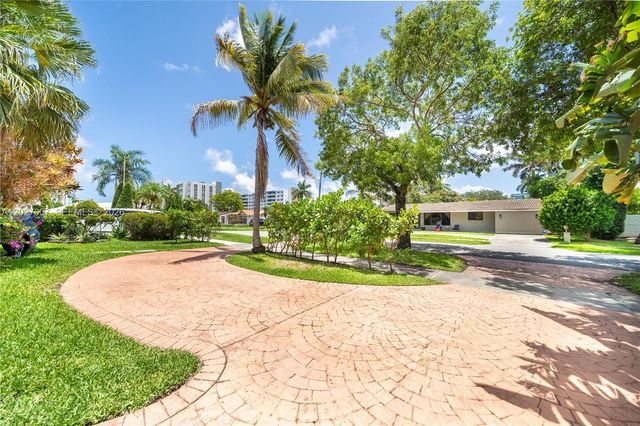 1101 NE 5th St, Hallandale Beach, FL 33009