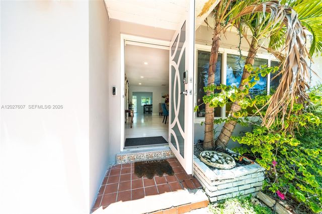1101 NE 5th St, Hallandale Beach, FL 33009