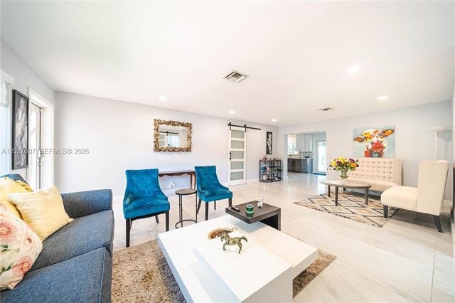 1101 NE 5th St, Hallandale Beach, FL 33009