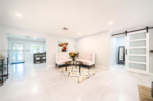 1101 NE 5th St, Hallandale Beach, FL 33009
