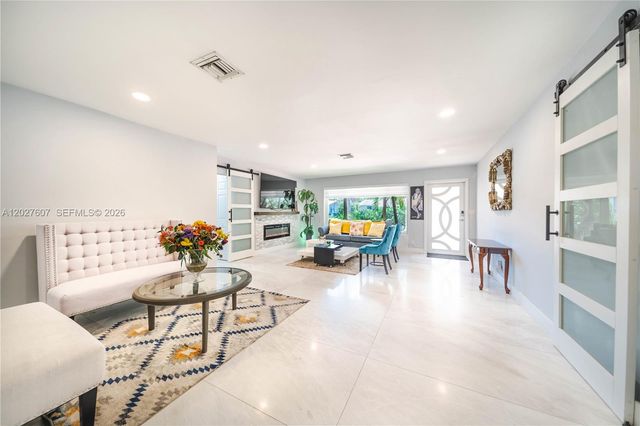 1101 NE 5th St, Hallandale Beach, FL 33009