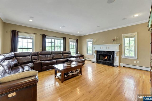 8 Buena Vista Drive, Ringwood, NJ 07456