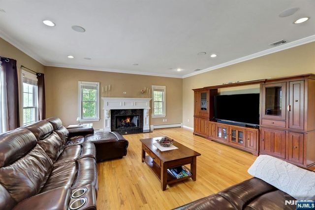 8 Buena Vista Drive, Ringwood, NJ 07456