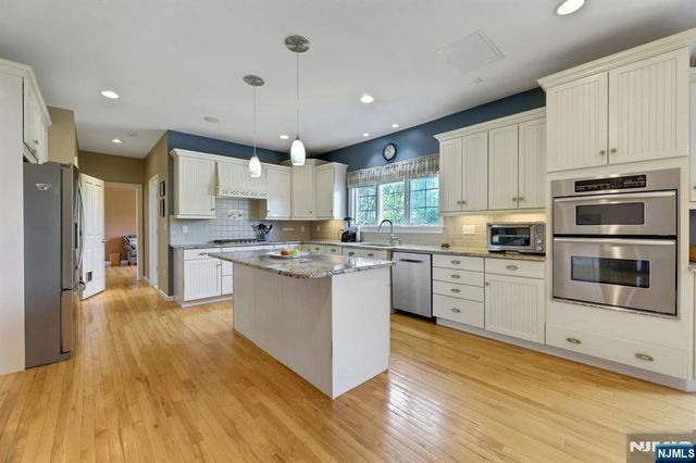 8 Buena Vista Drive, Ringwood, NJ 07456