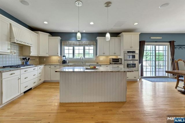 8 Buena Vista Drive, Ringwood, NJ 07456