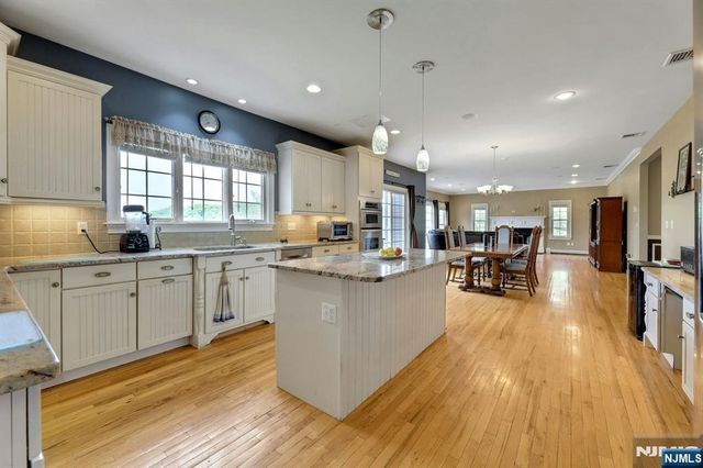 8 Buena Vista Drive, Ringwood, NJ 07456