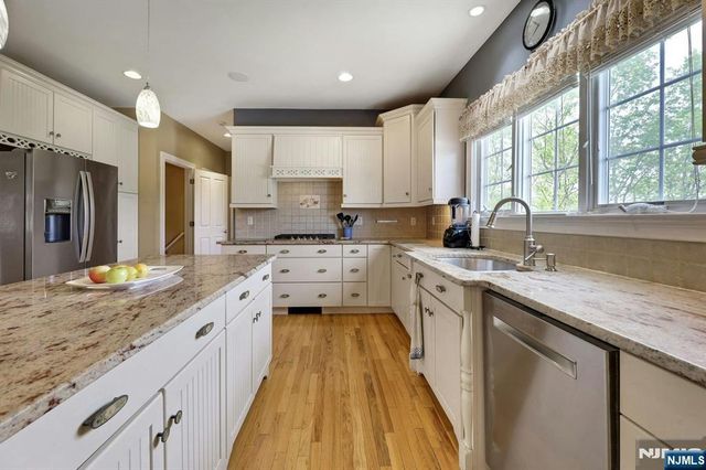 8 Buena Vista Drive, Ringwood, NJ 07456