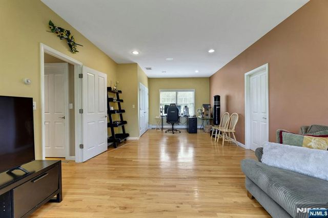 8 Buena Vista Drive, Ringwood, NJ 07456