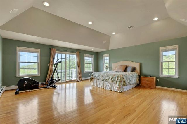 8 Buena Vista Drive, Ringwood, NJ 07456