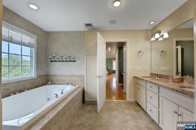 8 Buena Vista Drive, Ringwood, NJ 07456