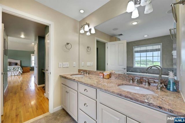 8 Buena Vista Drive, Ringwood, NJ 07456