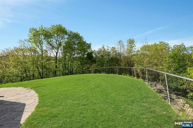 8 Buena Vista Drive, Ringwood, NJ 07456