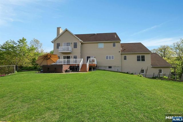 8 Buena Vista Drive, Ringwood, NJ 07456