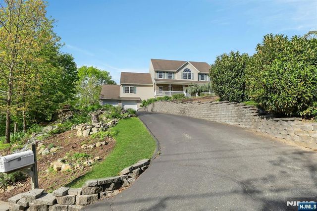 8 Buena Vista Drive, Ringwood, NJ 07456