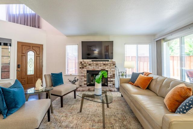 327 La Vela Court, Morgan Hill, CA 95037