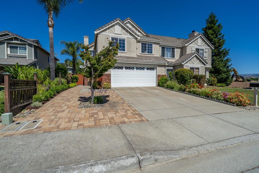 327 La Vela Court, Morgan Hill, CA 95037