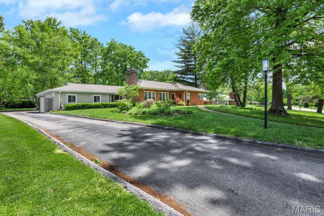 86 Flamingo Drive, Crestwood, MO 63123
