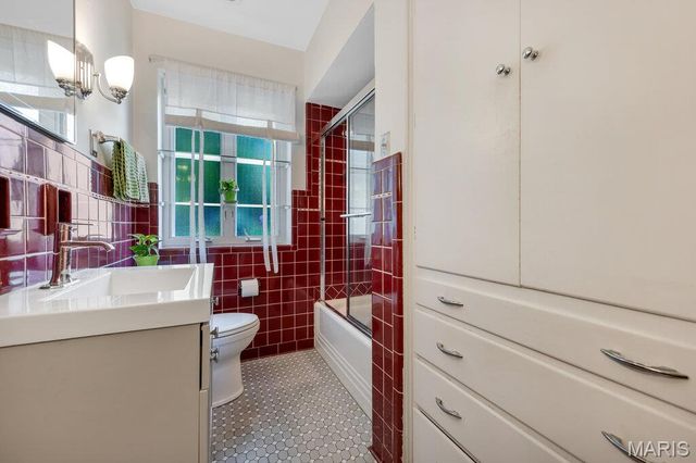 86 Flamingo Drive, Crestwood, MO 63123